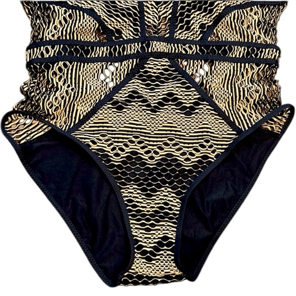 Becca Show & Tell Plunge One Piece - Picture 8 of 15